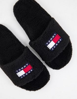Tommy Jeans flag logo furry sliders in black | ASOS