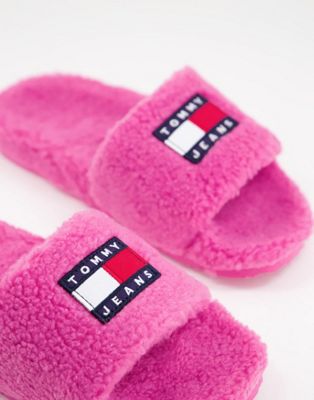 Tommy Jeans flag logo furry sliders in pink | ASOS