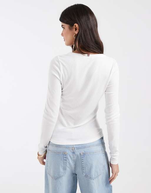 Tommy Jeans flag logo henley v-neck long sleeve t-shirt in white, 4 of 4