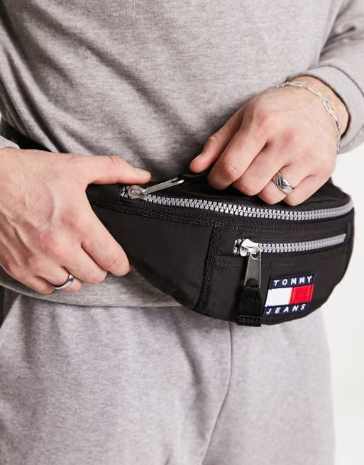 cafe gek Oppervlakte Tommy Jeans flag logo waist bag in black | ASOS