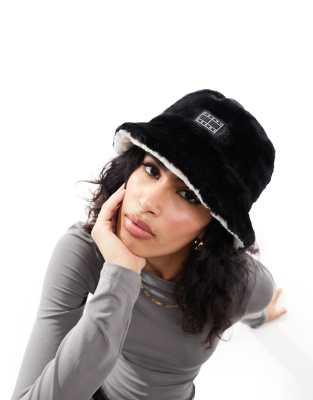 Tommy Jeans – Flerfärgad, fluffig solhatt i vändbar design