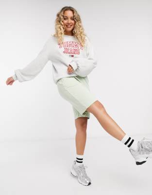 tommy jeans front logo crew neck sweat in grey