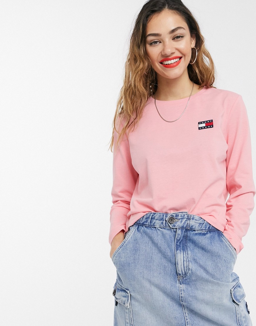 Tommy Jeans - Gerecycled T-shirt met lange mouwen en badge in roze