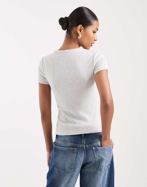 Tommy Jeans - Geribbeld slim-fit T-shirt met badge in grijs, 3 van 4