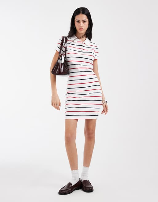 Tommy Jeans – Geripptes, figurbetontes Polokleid in Marineblau/Rot gestreift, 2 von 4