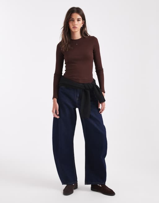 Tommy Jeans – Geripptes, langärmliges Basic-Shirt in Braun, 2 von 4