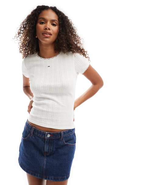 Tommy Jeans – Geripptes Pointelle-T-Shirt in Weiß - view 1