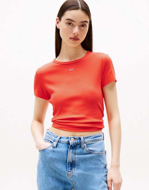 Tommy Jeans – Geripptes T-Shirt in leuchtendem Rot mit schmalem Schnitt - view 1