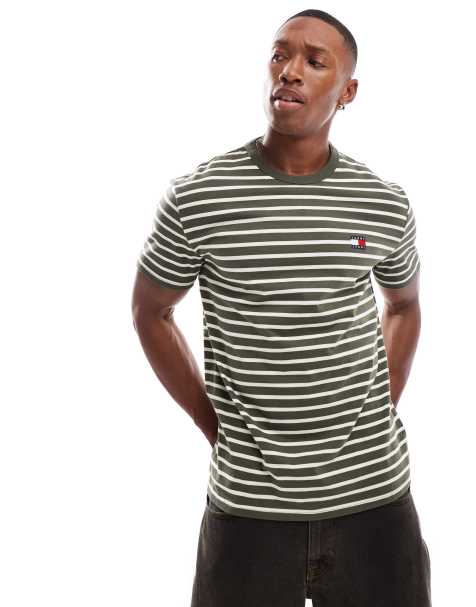Tommy Jeans – Gestreiftes T-Shirt in Olivgrün und Cremeweiß mit Aufnäher - view 1