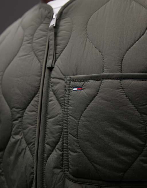 Tommy Jeans - Gewatteerde bodywarmer in kakigroen, 2 van 4