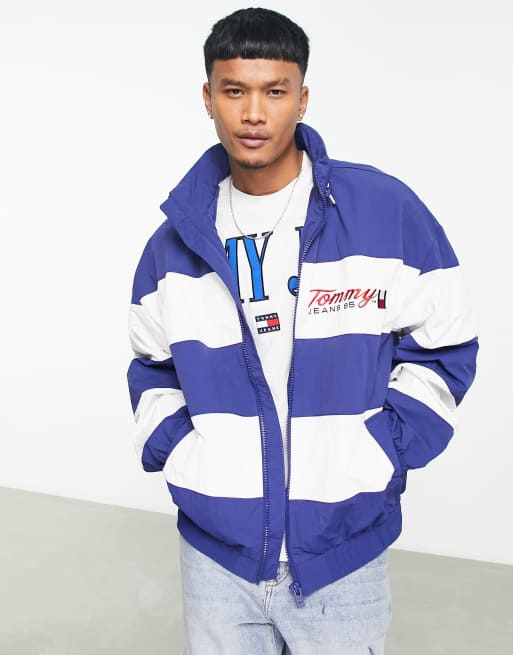 Tommy Jeans - Giacca a vento blu e bianca con righe a blocco e logo timeless