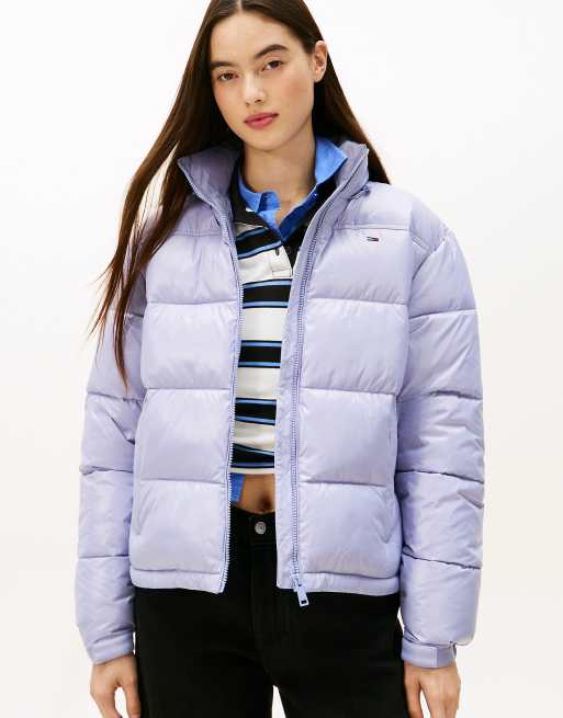 Tommy Jeans – Glänzende, verstaubare Pufferjacke in Lavendel