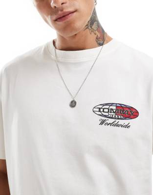 Tommy Jeans Globe Graphic T-shirt In White