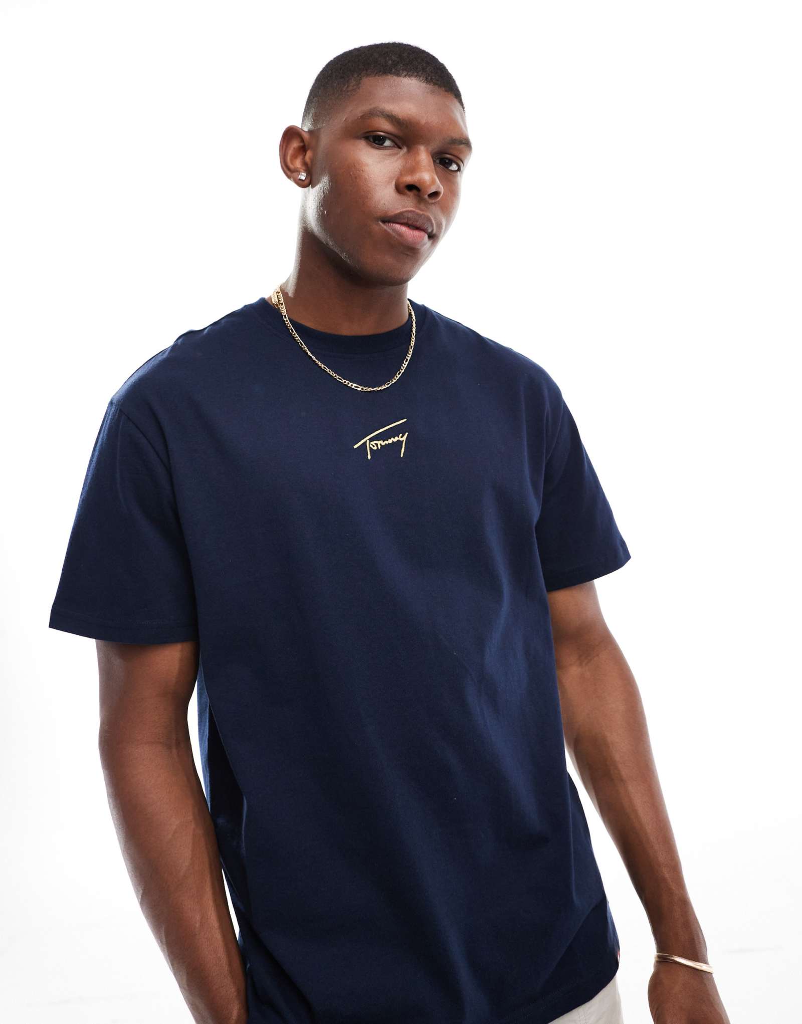 Футболка с золотым центральным логотипом Tommy Jeans темно-синего цвета