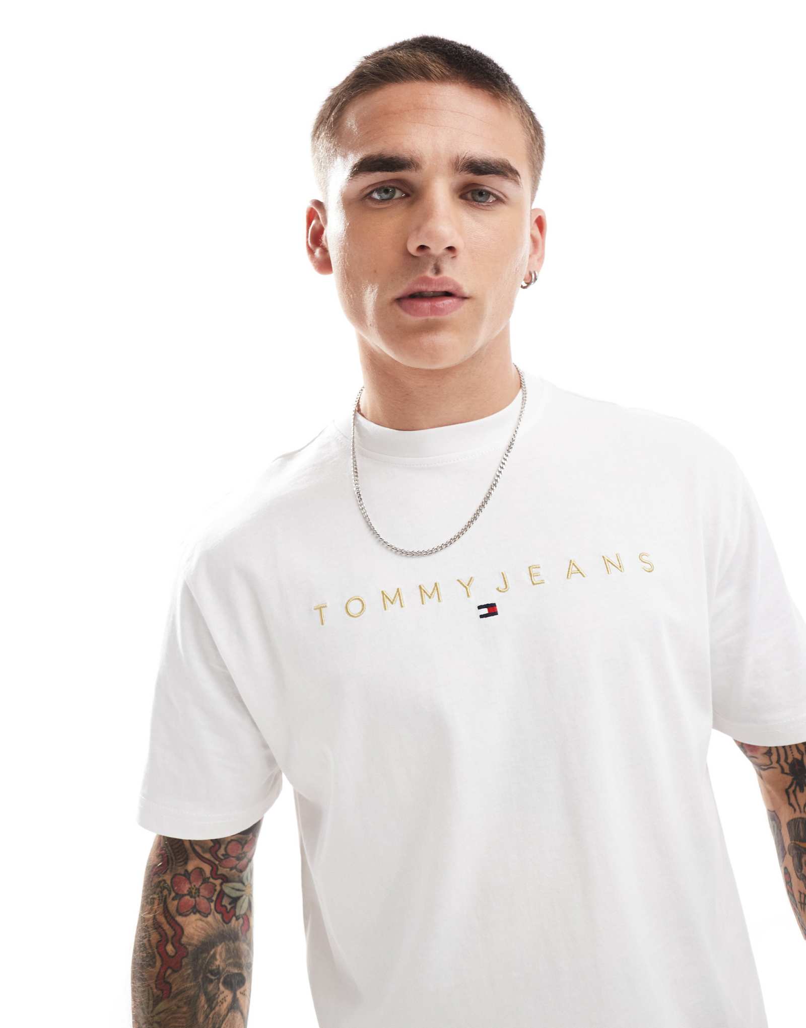 Футболка с золотым линейным логотипом Tommy Jeans белого цвета