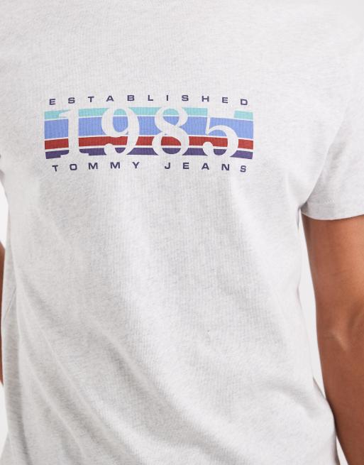 Tommy Jeans - Grå T-shirt med grafisk firkantet 1985-logo, 5 af 5