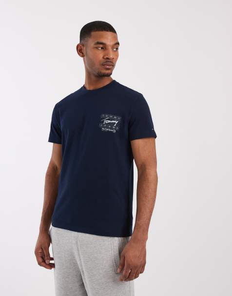 Tommy Jeans – Granatowy T-shirt z logo z flagą na plecach - view 1