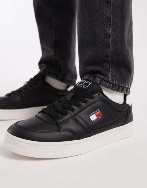 Tommy Jeans Greenwich essential logo sneakers in black, 3 of 5