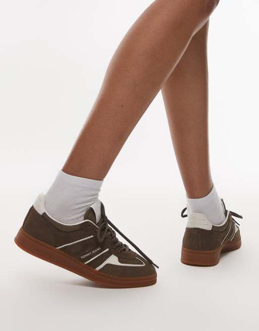 Tommy Jeans Greenwich low sneakers in khaki and off white, 3 of 5