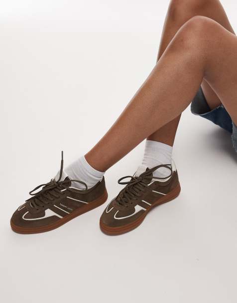 Tommy Jeans Greenwich low trainers in khaki and off white - view 1