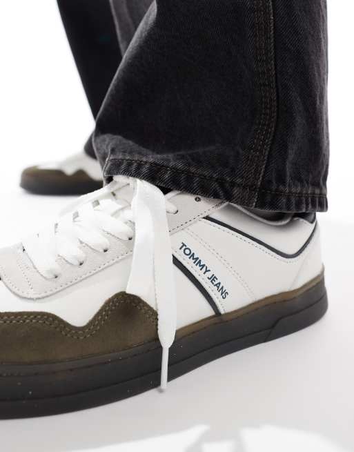Tommy Jeans greenwich retro sneakers with gum sole in white, 4 of 5