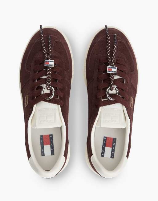 Tommy Jeans Greenwich Sneaker aus Wildleder mit Logo-Anhänger in Dunkelbraun, 3 von 7