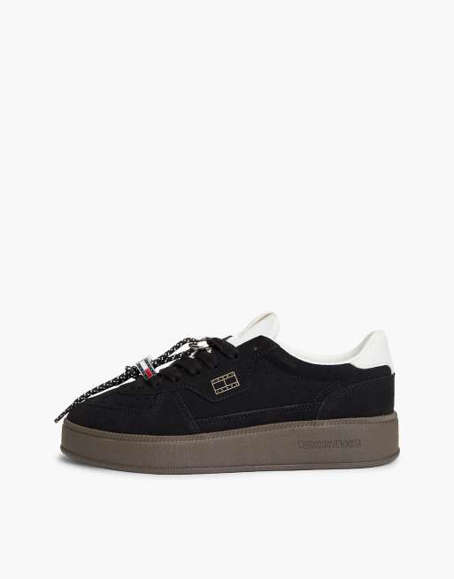 Tommy Jeans Greenwich Sneaker aus Wildleder mit Logo-Anhänger in Schwarz, 7 von 7
