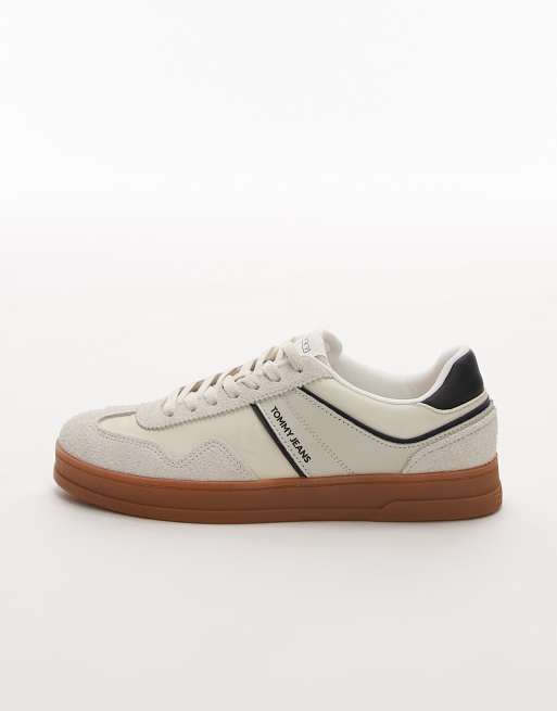 Tommy Jeans Greenwich sneakers in white and brown , 2 of 5
