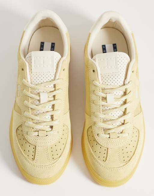 Tommy Jeans - Greenwich - Suède sneakers in lichtgeel, 2 van 5