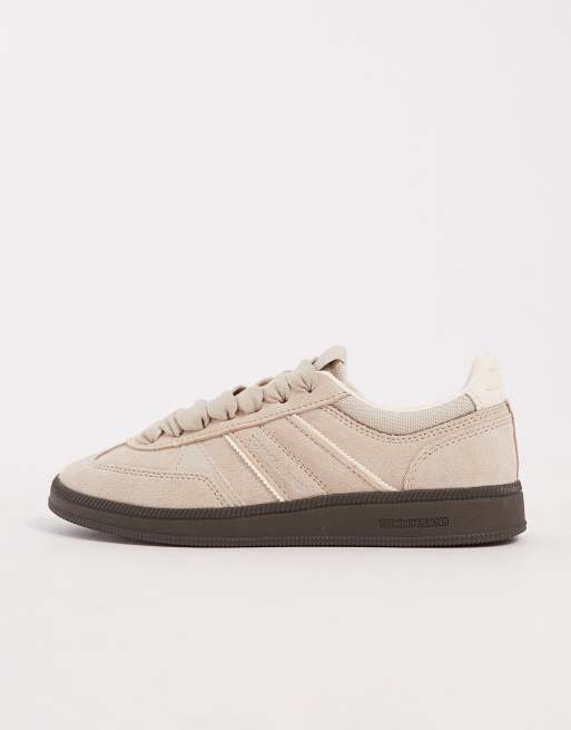 Tommy Jeans Greenwich suede sneakers with ribbon laces in sand, 2 of 5