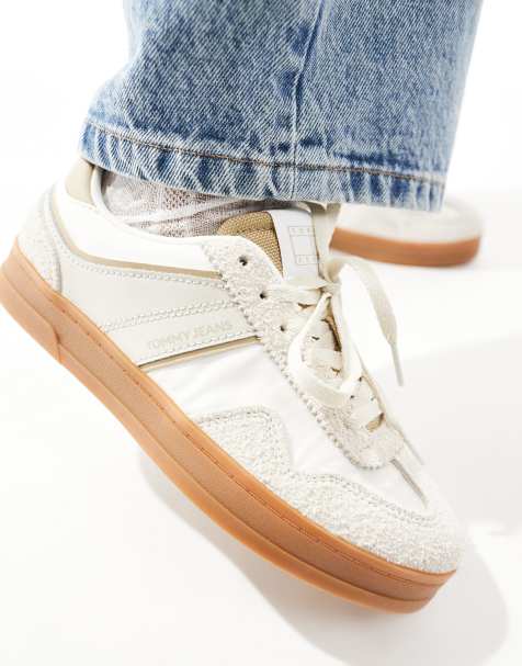 Tommy Jeans Greenwich suede trainers with gum sole in off white and gold - view 1