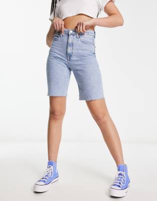 Tommy Jeans - Harper - Bermudashorts in heller Waschung mit hohem Bund-Blau