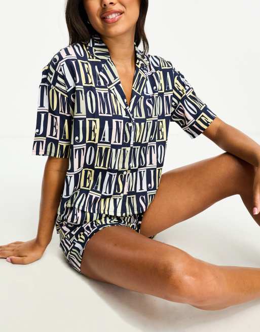 Tommy Jeans – Hemdbluse in Marineblau mit Buchstaben-Muster, Kombiteil 