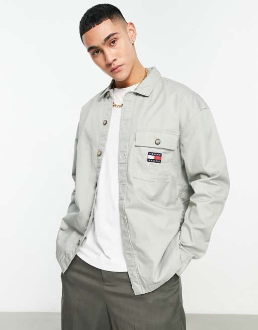 Tommy Jeans – Hemdjacke in Beige mit klassischem Schnitt und Flaggen-Logo