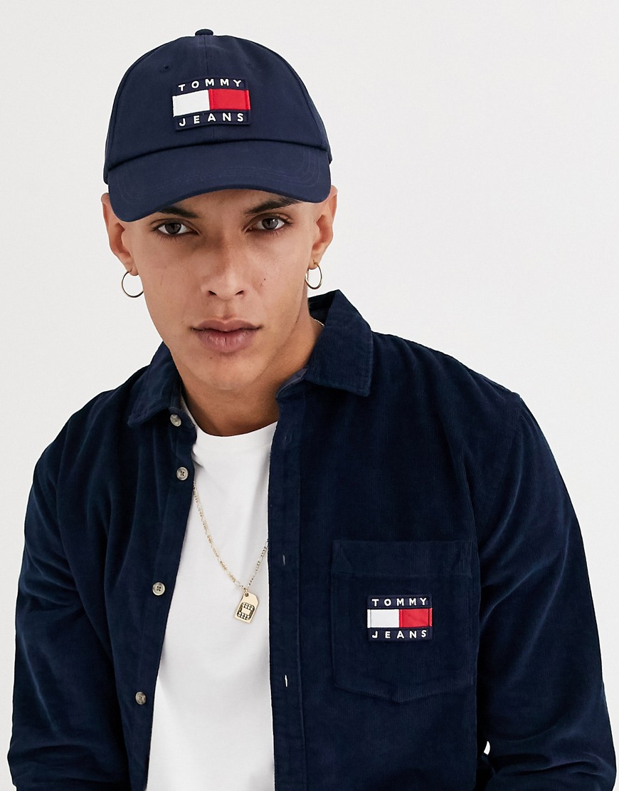 TOMMY JEANS TOMMY JEANS HERITAGE FLAG CAP IN NAVY,AM0AM05836CBK-US