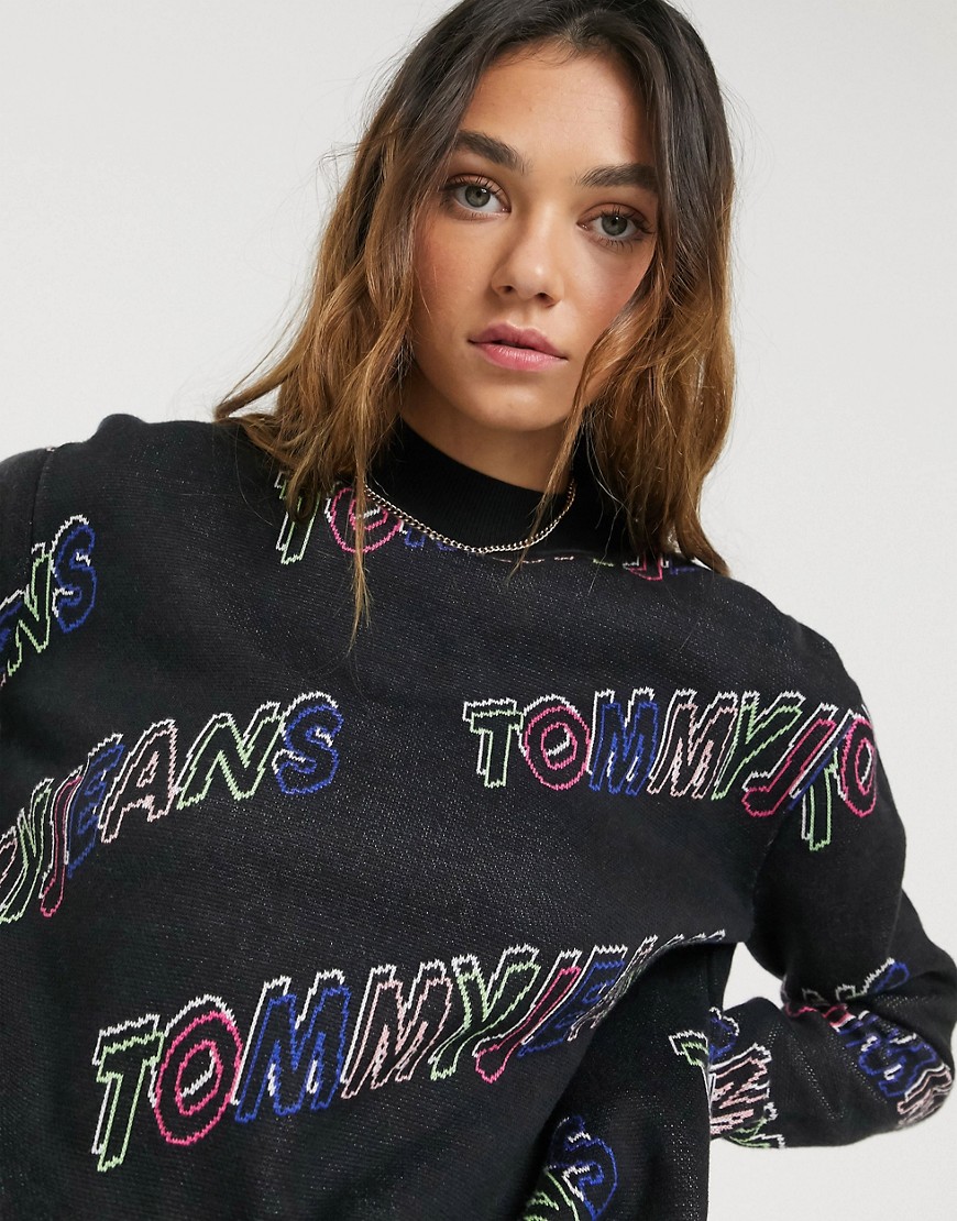 Tommy Jeans - Højhalset sweatshirt med logo over det hele-Sort