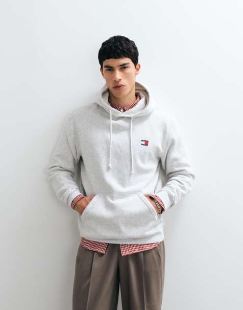Tommy Jeans - Hoodie met logobadge in lichtgrijs - view 1