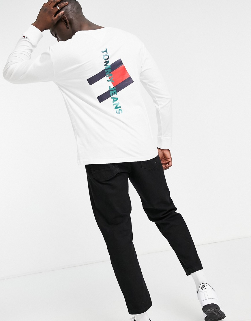 Tommy Jeans- Hvid langærmet top med lodret logo på ryg og arm