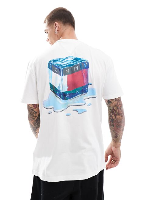 Tommy Jeans - Hvid T-shirt med grafisk isterningeprint på ryggen