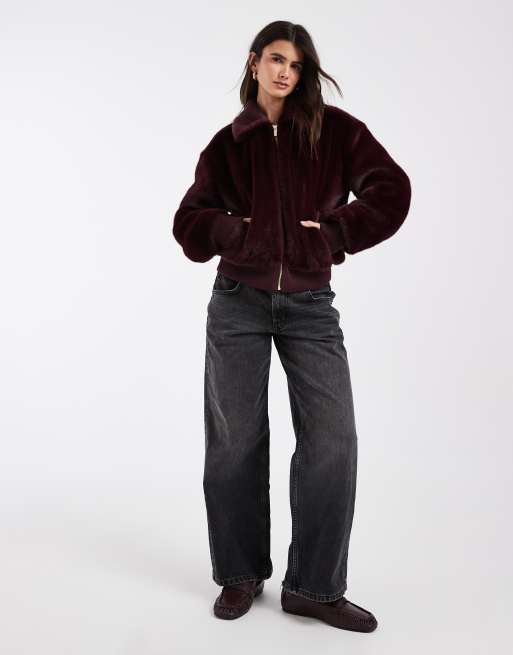 Tommy Jeans Jacke mit Flaggenlogo aus Faux-Fur in Burgunderrot, 2 von 4