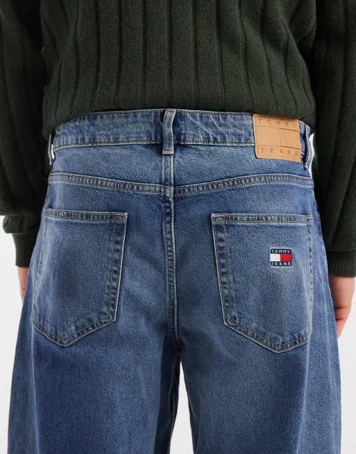 Tommy Jeans – Jaimie – Locker und gerade geschnittene Jeans in mittelblauer Waschung, 4 von 5