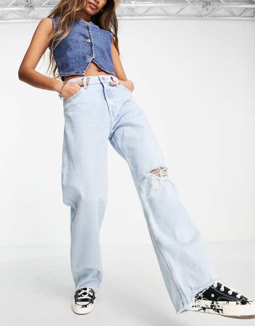 Tommy Jeans – Jasnoniebieskie jeansy boyfriend o luźnym kroju z przetarciami 