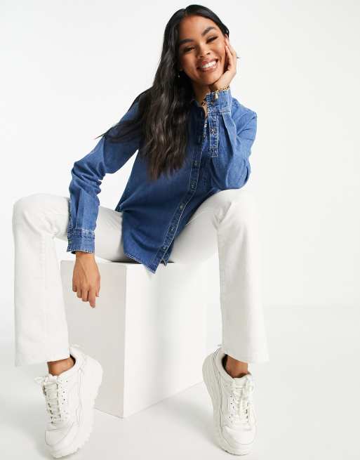 Tommy Jeans – Jeanshemd in verwaschenem Indigomittelblau mit Flaggenlogo, 4 von 4