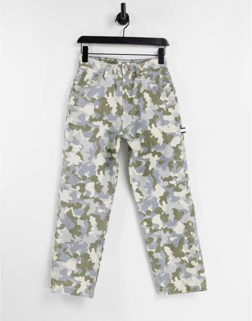 Tommy Jeans – Jeansy z wysokim stanem i wzorem moro
