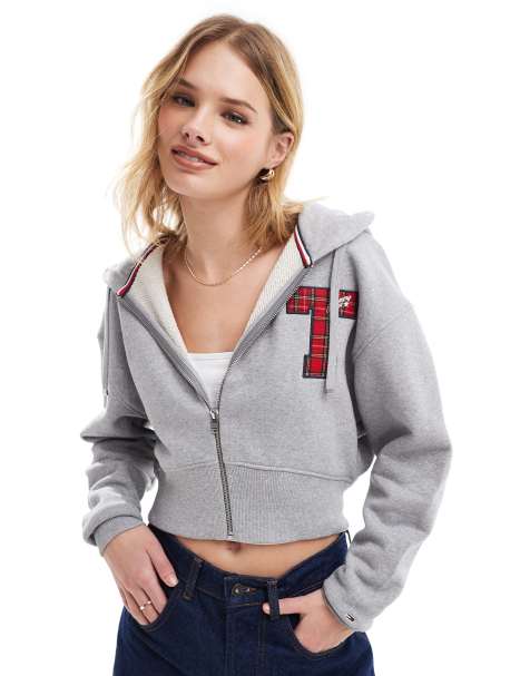 Tommy Jeans – Kapuzenjacke in Grau mit Logo-Aufnäher im College-Design - view 1