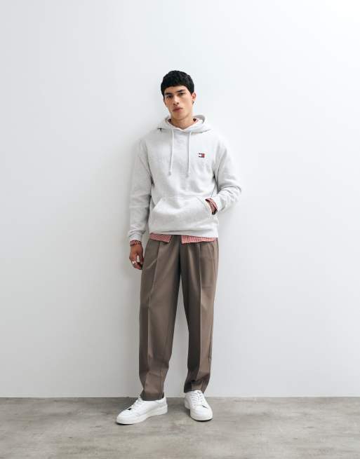 Tommy Jeans – Kapuzenpullover in Hellgrau mit Logo-Aufnäher, 2 von 5
