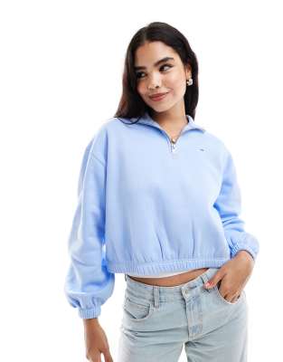 Tommy Jeans - Kastiges Sweatshirt in Babyblau mit halbem Reißverschluss