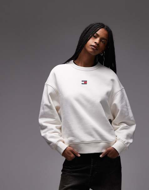 Tommy Jeans – Kastiges Sweatshirt in Weiß mit Logo-Aufnäher - view 1