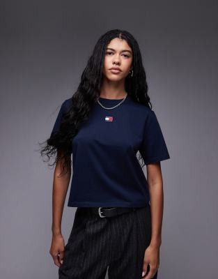 Tommy Jeans - Kastiges T-Shirt in Marineblau mit mittigem Logo-Aufnäher