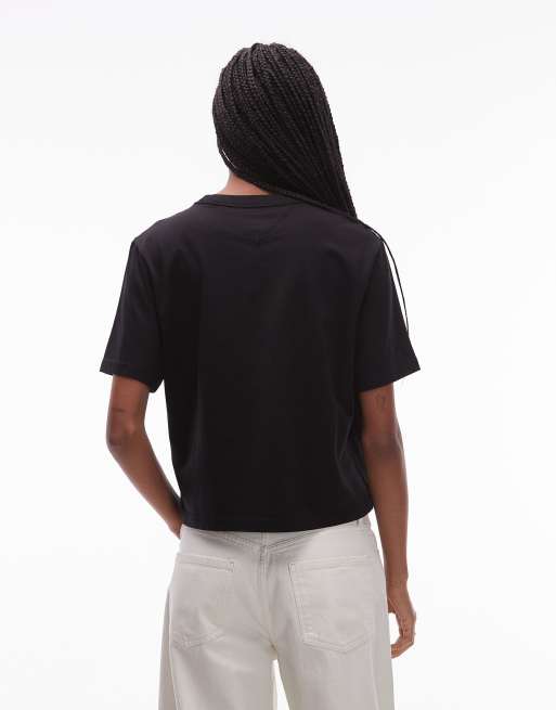 Tommy Jeans – Kastiges T-Shirt in Schwarz mit mittigem Logo-Aufnäher, 4 von 4